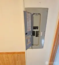 200 amp elect panel in the mobile. Lots of room for more circuits