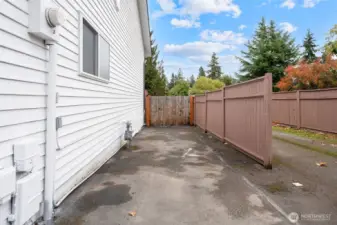 Side entrance for future DADU