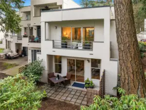 Inglemoor Country Club condo w outdoor living spaces