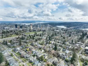 Located close to I5 access and the University of Washington