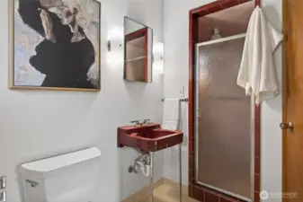 Primary bath with tiled ¾ bath and open sink.