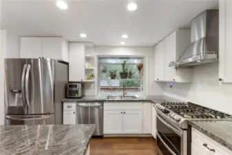 Recently remodeled kitchen with all new appliances, cabinets, flooring and granite counters!