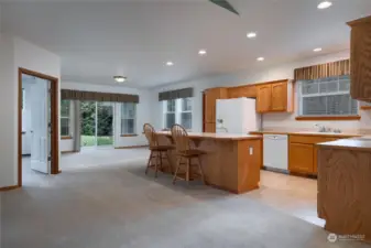 Kitchen with large island / breakfast bar.