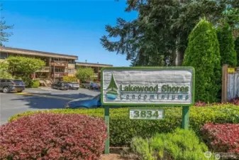 Well-managed HOA and community at Lakewood Shores