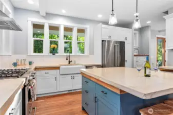Warm & friendly kitchen. Tons of natural light.