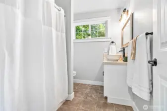 Upstairs full bathroom