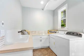 Large laundry room - space to fold clothes