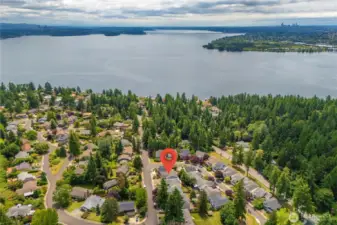 Prime location near shopping, transit, parks, & top-rated Lake Washington schools.
