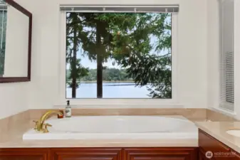 Enjoy a soak w/ tranquil PNW views