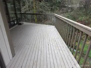 Good sized back covered deck