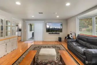 Another view of the bonus room, sliding door leads to the backyard.