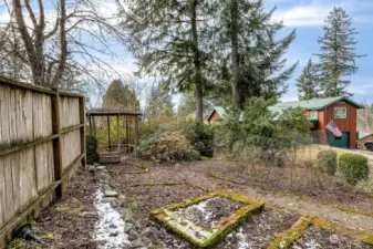 Excellent garden area for bringing farm to table dinners.