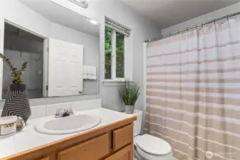 Full primary bathroom