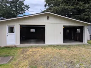Oversized 2 car garage. #1003 Irving St.