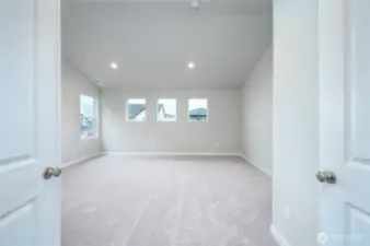 Images are representative of the floor plan and may vary by location and selected finishes.