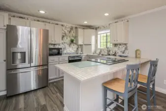 Well-appointed kitchen with lots of storage cabinets!