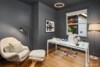 Serene and cozy office, ideal for quiet work or reflection
