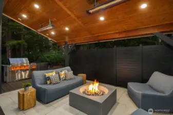 Set just off the home to create an additional private outdoor space