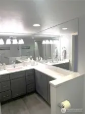 Luxurious Full bath