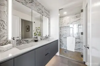 Primary en suite bathroom