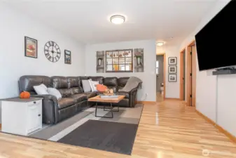 Large family room for entertaining