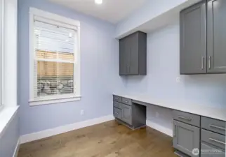 Main floor office nook