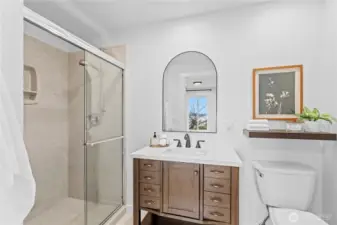 Private ensuite primary bath!