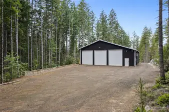 There is ample space for parking and hosting gatherings around the garage/shop area, which is ideal for enjoying lake activities and entertaining guests.