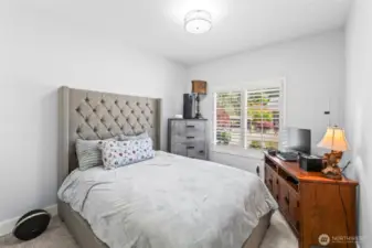 2nd bedroom