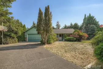 This is a wel built home nestled on 1 acre in a beautiful well kept neighborhood in Chateau Woods.