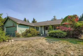 This is a wel built home nestled on 1 acre in a beautiful well kept neighborhood in Chateau Woods.