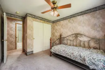 2nd bedroom also with great natural light!