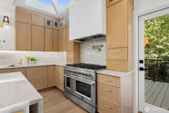 Commercial grade gas range