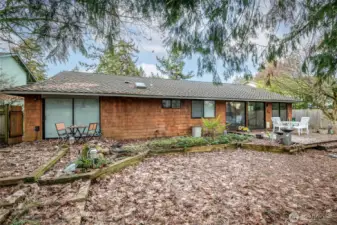 Easy access to your backyard with 4 sliders.