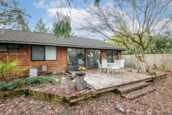 Charming backyard to make your own.