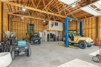 Full bath in corner plus built in loft space