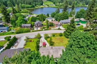 Relax in the peaceful setting of the lake and the trees with the convenience of being just minutes to shopping and  I-5.