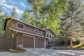 Spacious driveway with extra side parking