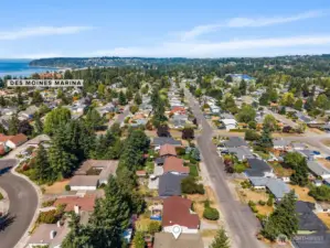 Close to the Des Moines Marina with waterfront dining, local shops, weekend markets, all kinds of charm.