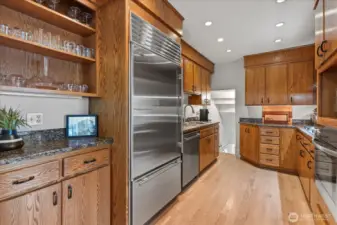 Chef’s kitchen with Sub-Zero, Miele & Bosch appliances!