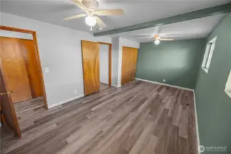 2 entry doors~could easily add a wall back in