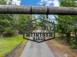 Beautiful McIntosh Ridge community