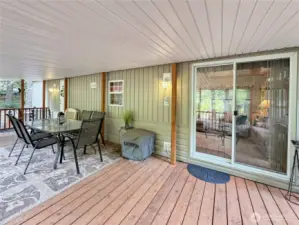 Covered deck outdoor dining space