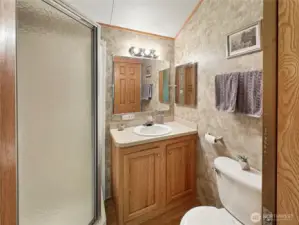 ¾ bath w/vanity & storage