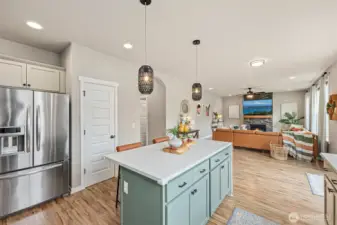 Island and Walk-in Pantry