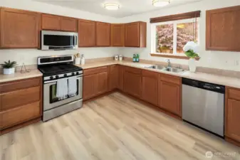 Whirlpool 5-burner gas oven (2018)   Samsung microwave (2019)   Samsung French door refrigerator with ice maker and water filter.    Whirlpool dishwasher - all kitchen appliances will remain