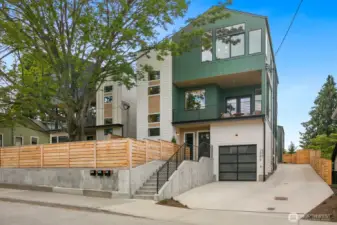 Easy ingress/egress to the garage from the street!