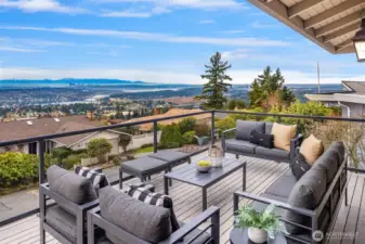 Enjoy expansive views of Lk Washington, downtown Seattle, Puget Sound, Olympic Mountains, Mt Baker and more!