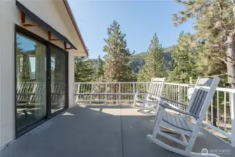 Low maintenance concrete deck