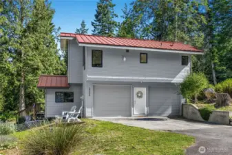 Carriage House is a legal ADU with it's own address (23585 Canyon Rd), septic and utilities. Perfect for income generation.